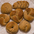Плюшки, крендели, ржаные маковые))