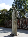 Памятник скорбящей матери