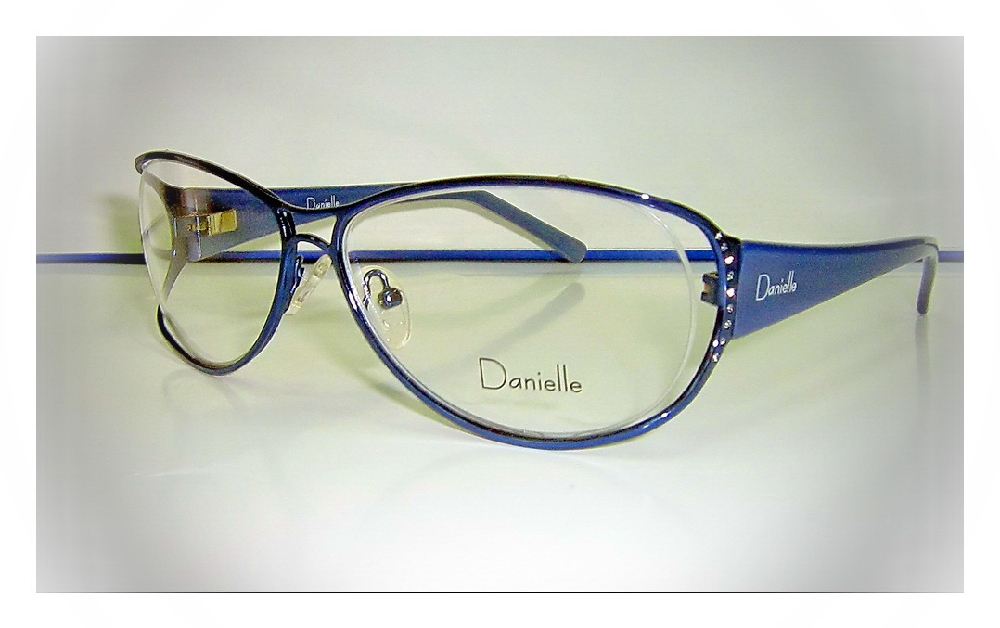 «Danielle. Цена 2990 руб.»