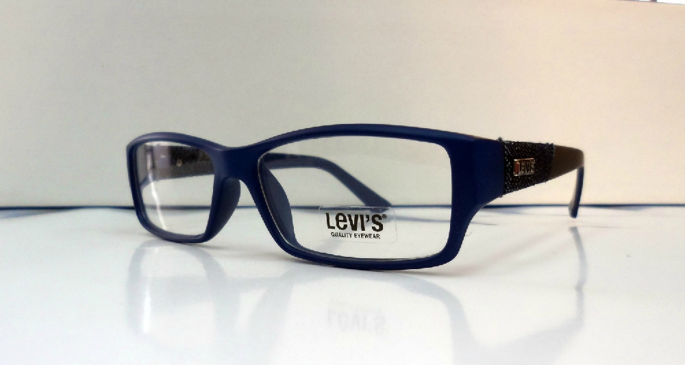 «Оправа  Levi's . Цена 6900 руб.»