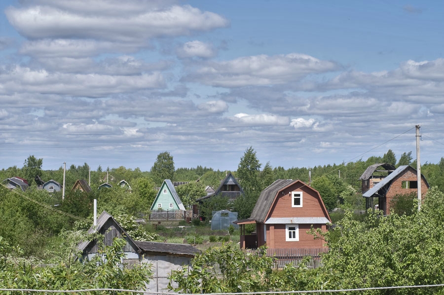 «Небо и облака и дачи»