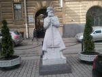 Старый дворник Митрофан - с утра в трудах, к обеду пьян.