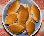 А вот пирожки домашние, булочки, жаваронки))